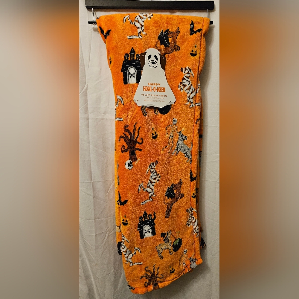 Happy Howl-O-Ween Halloween Velvet Plush Throw Blanket | 50" x 70" | NWT
